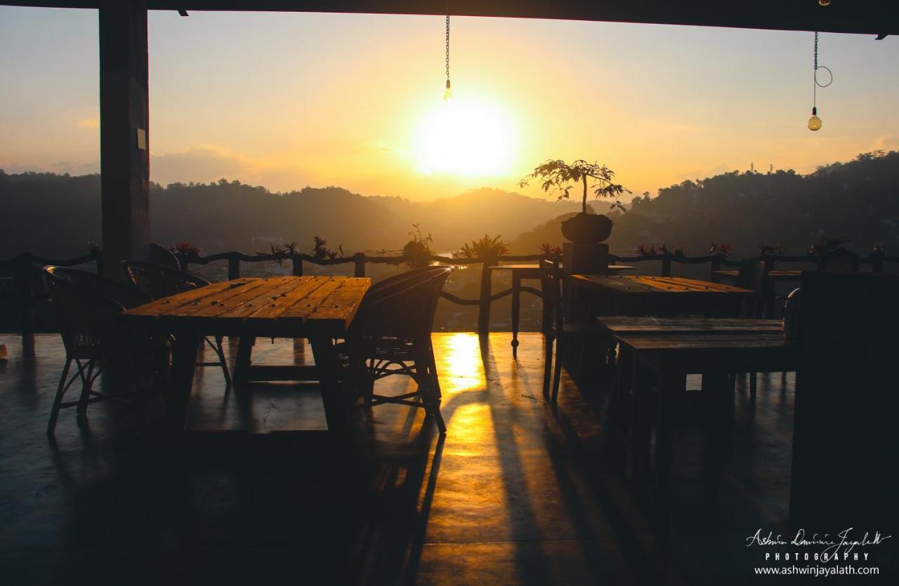 Bed and Breakfast Square Peg Kandy Esterno foto