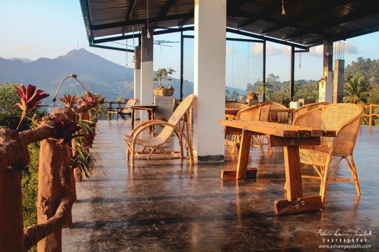 Bed and Breakfast Square Peg Kandy Esterno foto
